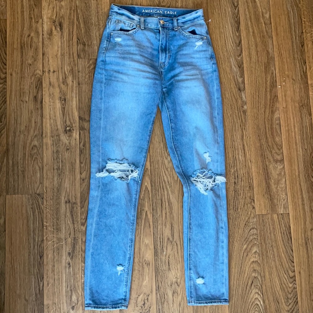 NWOT American Eagle Mom Jean